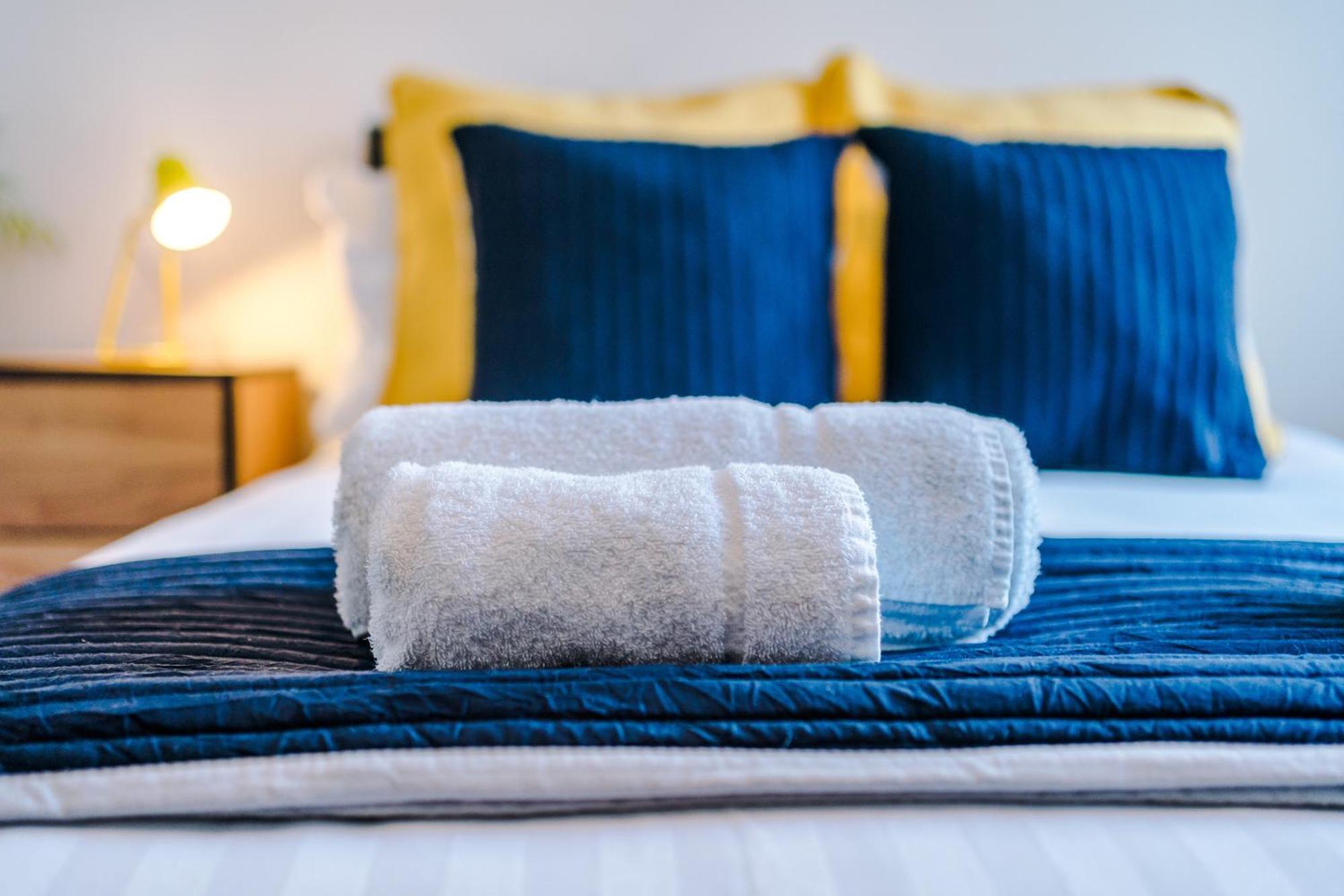 Вилла Barton House - Sleeping 10 Манчестер Экстерьер фото